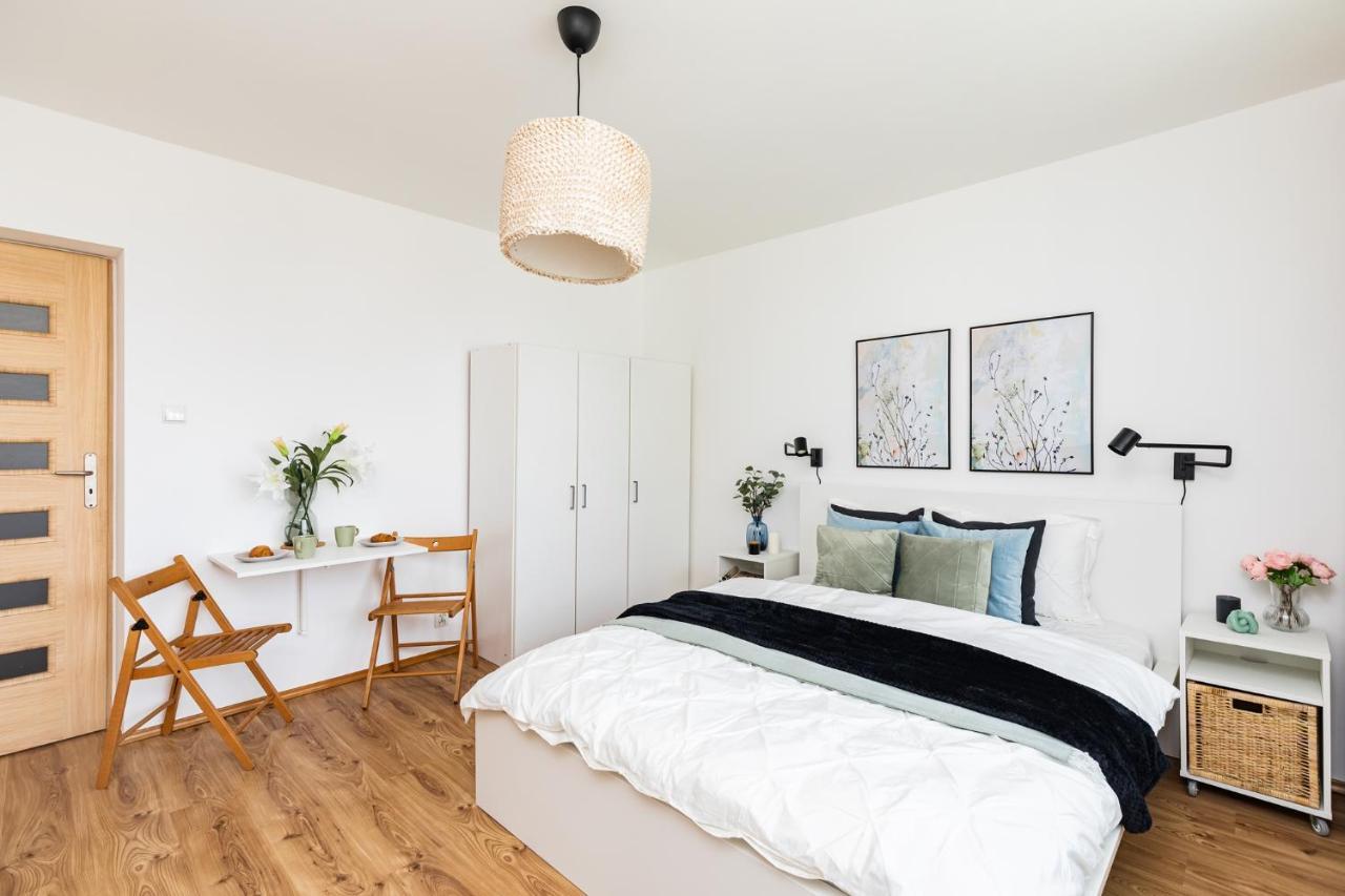Apartament Airport Hynka By Arrenda *